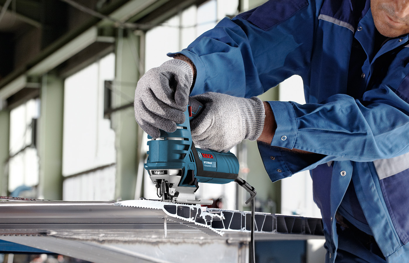 Une Scie Sauteuse peut-elle couper le Métal ?